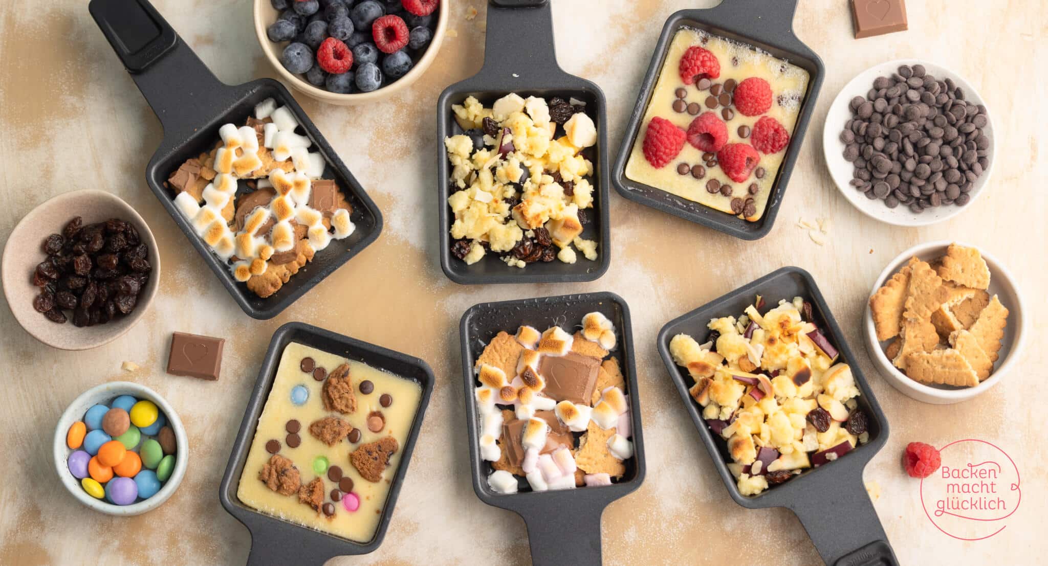 Süße Raclette-Pfännchen Raclette-Pfannkuchen, Marshmallow-Raclette und Raclette-Crumble mit Obst