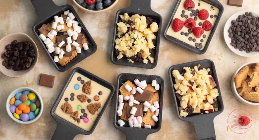 süße Raclettepfännchen als Raclette-Dessert vor dem Backen