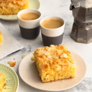 Blitzkuchen Rezept vom Blech mit Rührteig und Mandeln