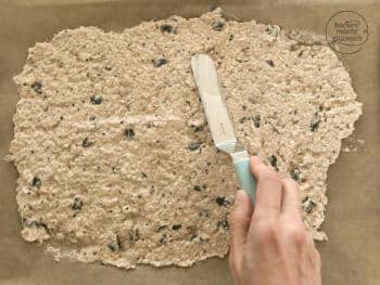Knäckebrot selber backen Teig dünn verstreichen