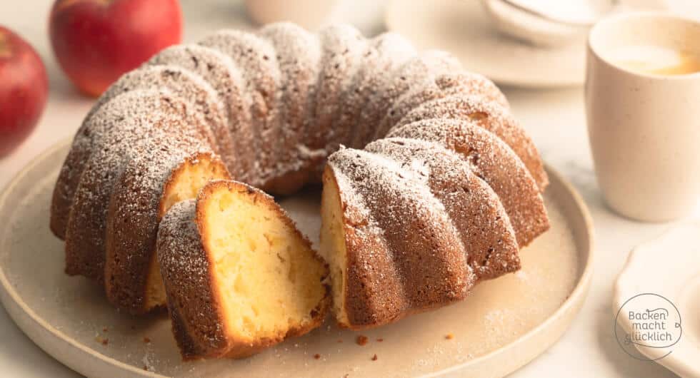 schneller Apfel-Gugelhupf aus saftigem Rührteig
