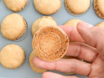 Macarons selber machen Schalen lösen