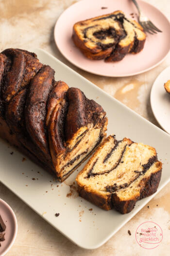 Babka mit Schokoladencreme gefüllt