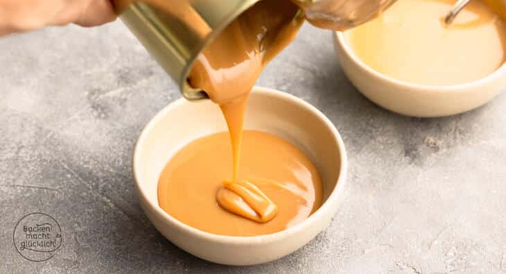 selbstgemachte cremige Dulce de Leche aus der Kondensmilch Dose