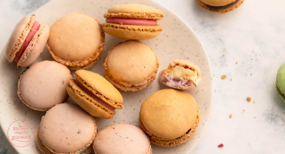 Macarons selber gemacht mit bunten Füllungen