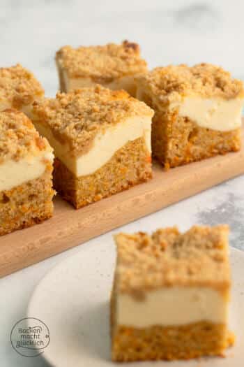 amerikanischer Karottencheesecake mit Streuseln