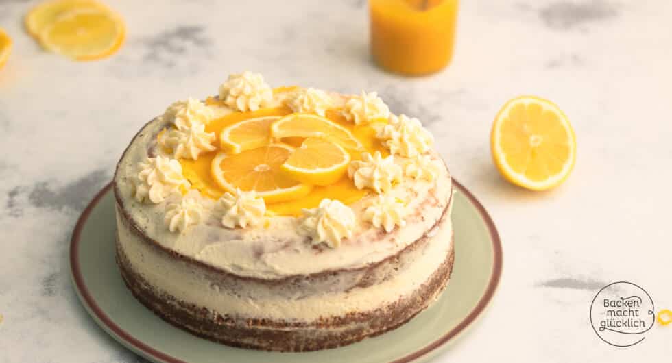 Ganze kleine 20 cm Zitronentorte mit Deko