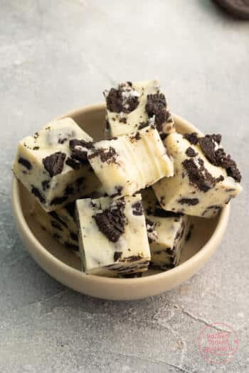 einfaches Oreo Fudge in Schüssel