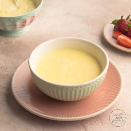 selbstgekochter Vanillepudding in einem Schüsselchen