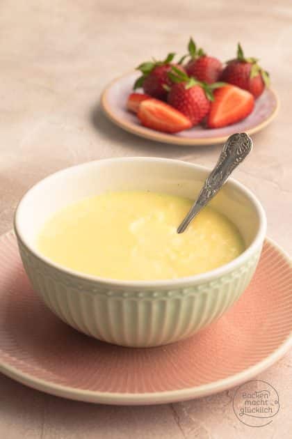 Vanillepudding mit Speisestärke in Schüsselchen