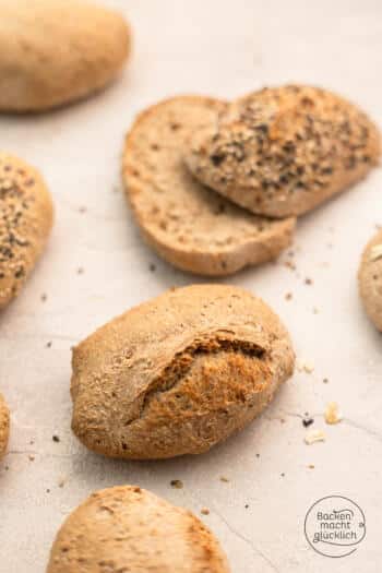 Vollkornbrötchen über Nacht mit Kruste