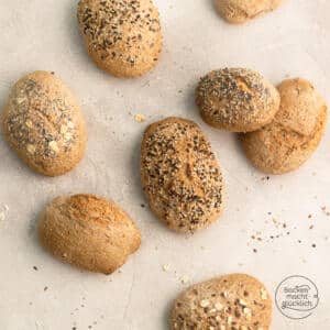 selbstgemachte Weizen-Vollkorn-Brötchen aus 100 Prozent Vollkornmehl
