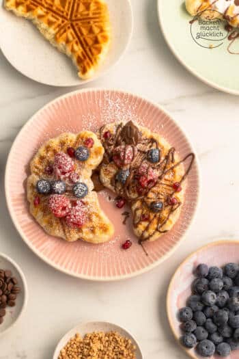 Croffles aus Knack und Back mit Schokolade und Toppings