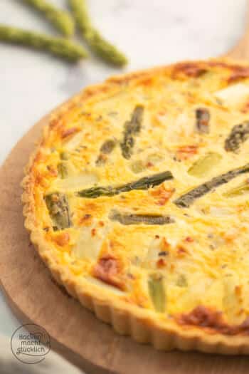 goldgelb gebackene Spargelquiche