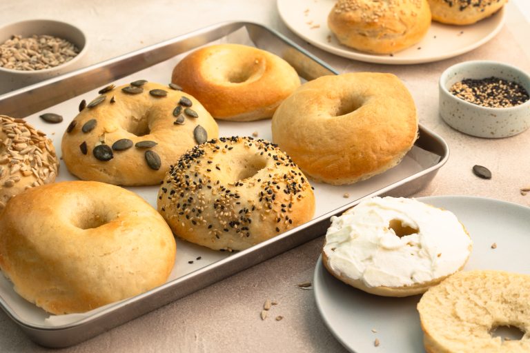 selbstgemachte Bagels nach Original-Rezept pur oder mit Kernen