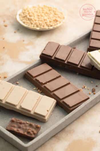 Protein-Schokolade-Tafeln mit heller und dunkler Schokolade