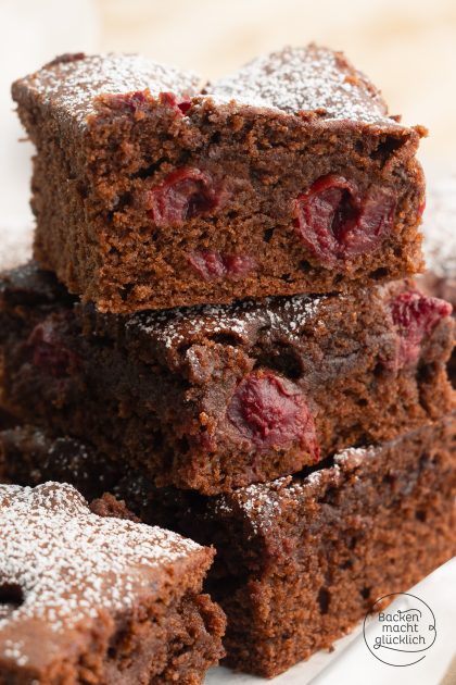 saftiger Schokoladen-Kirsch-Blechkuchen