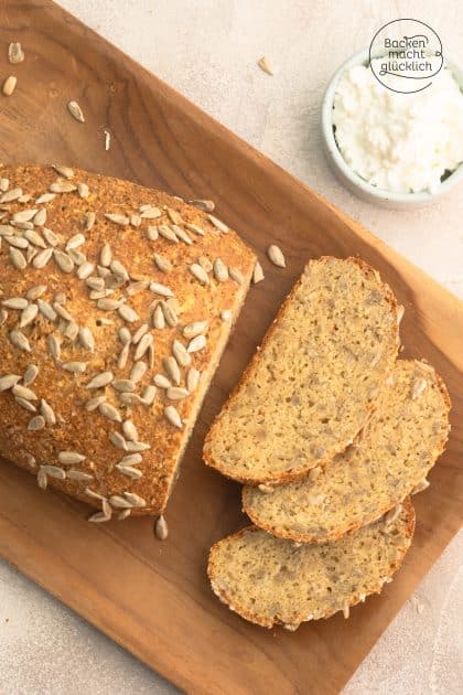 angeschnittene Scheiben selbstgemachtes Proteinbrot