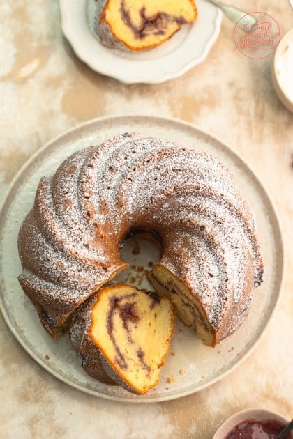 Marmorierter Marmeladenkuchen mit Swirl