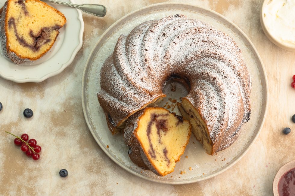 Marmeladenkuchen-Gugelhupf aus Rührteig mit Marmeladen-Resten