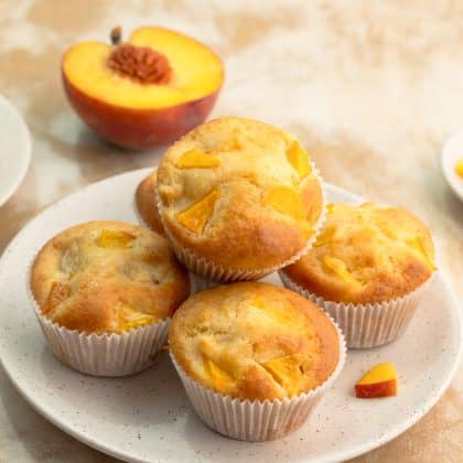 saftige Sommer Muffins mit Pfirsichen
