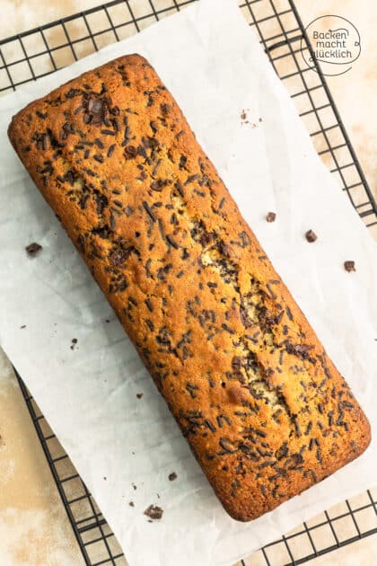 Stracciatella-Rührkuchen mit Schokoladenstücken