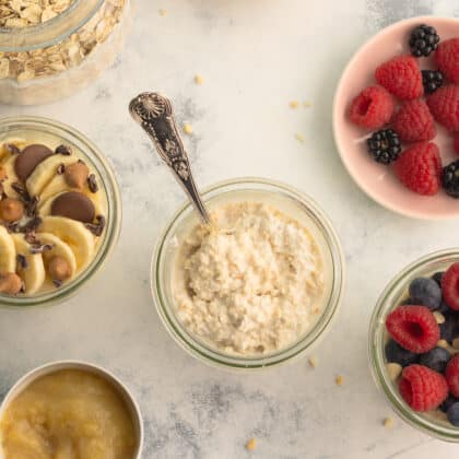 Overnight Oats in Gläsern pur und mit Toppings