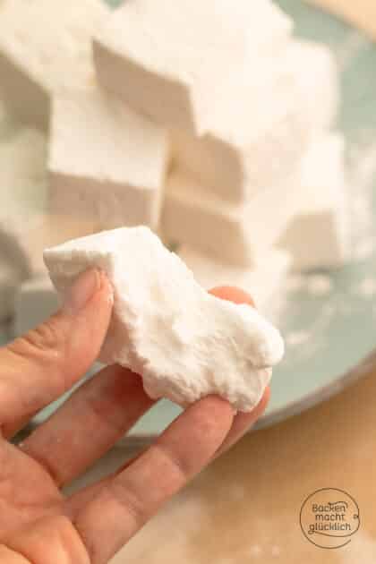 elastisch-weiche Konsistenz selbstgemachter Marshmallows