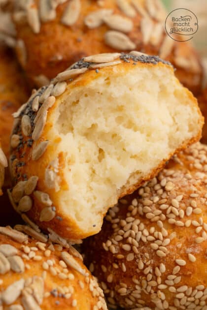 Fluffige selber gemachte Proteinbrötchen mit Quark im Teig