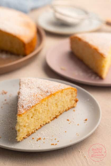 Wattig-flauschiger Wolkenkuchen mit Sahne im Teig