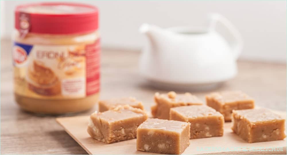 Lust auf unglaublich cremiges Fudge mit Erdnüssen? Dieses Peanut Butter Fudge Rezept ist super schnell & einfach gemacht.