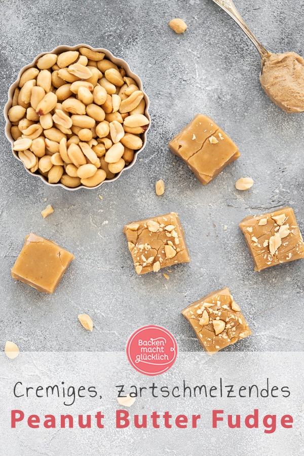 Lust auf unglaublich cremiges Fudge mit Erdnüssen? Dieses Peanut Butter Fudge Rezept ist super schnell & einfach gemacht.