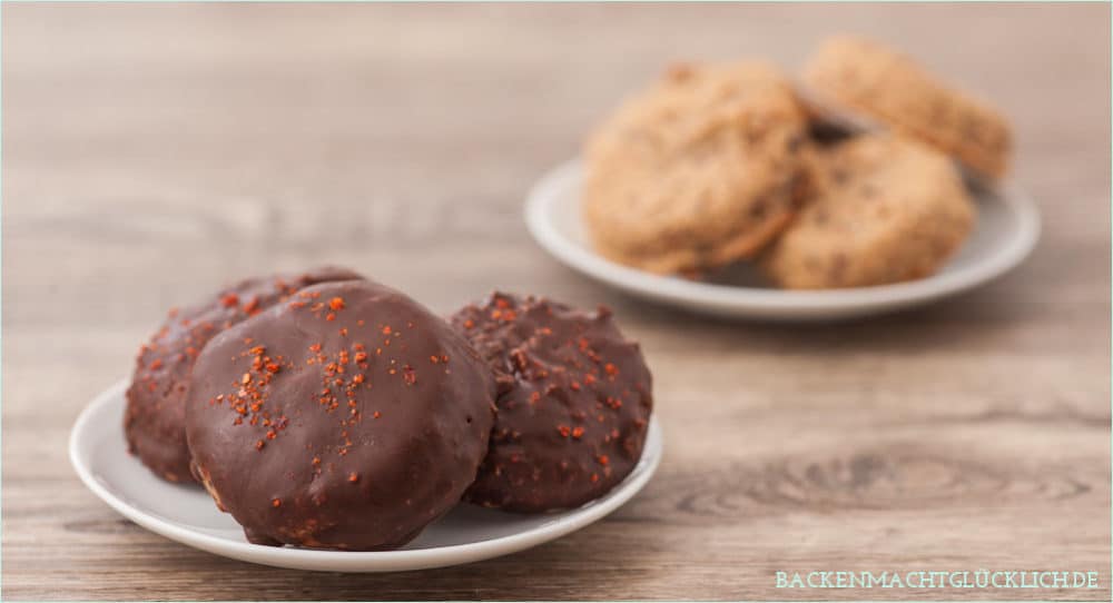 Meine liebsten schnellen Lebkuchen, die weich und noch leicht feucht sind. Die Lebkuchen ohne Nüsse und Mehl sind für Anfänger geeignet. Die einfachen Lebkuchen sind ein echtes Geschmackshighlight.