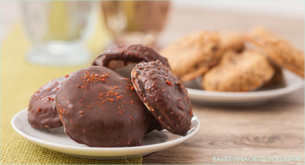 Meine liebsten schnellen Lebkuchen, die weich und noch leicht feucht sind. Die Lebkuchen ohne Nüsse und Mehl sind für Anfänger geeignet. Die einfachen Lebkuchen sind ein echtes Geschmackshighlight.