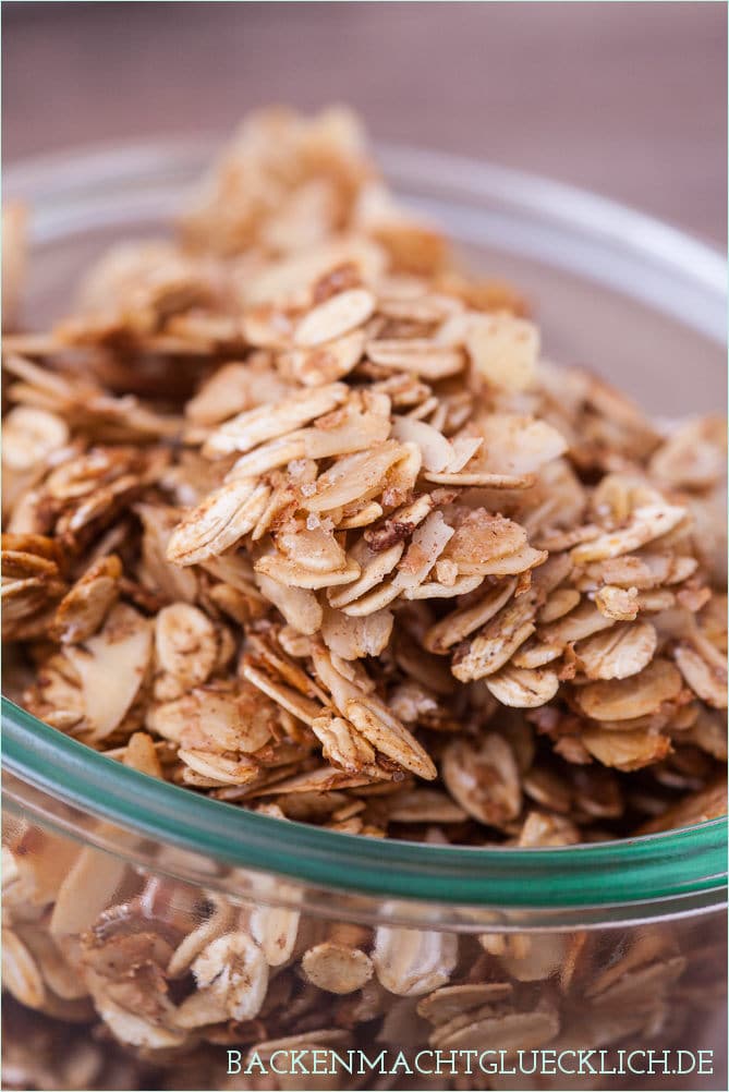 Selbstgemachtes Granola ist super - mit diesem Knuspermüsli Rezept gelingt es garantiert