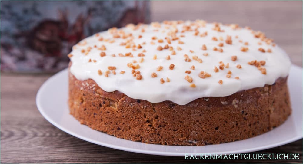 Sehr saftiger, fettarmer Rüblikuchen ohne Nüsse - so lecker kann ein kalorienarmer und zuckerfreier Möhrenkuchen sein!