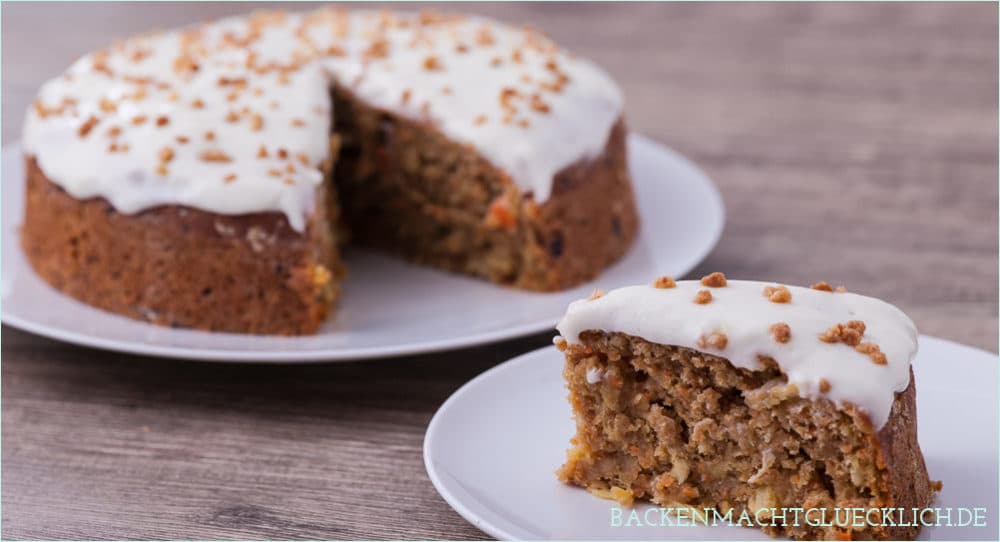 Sehr saftiger, fettarmer Rüblikuchen ohne Nüsse - so lecker kann ein kalorienarmer und zuckerfreier Möhrenkuchen sein!