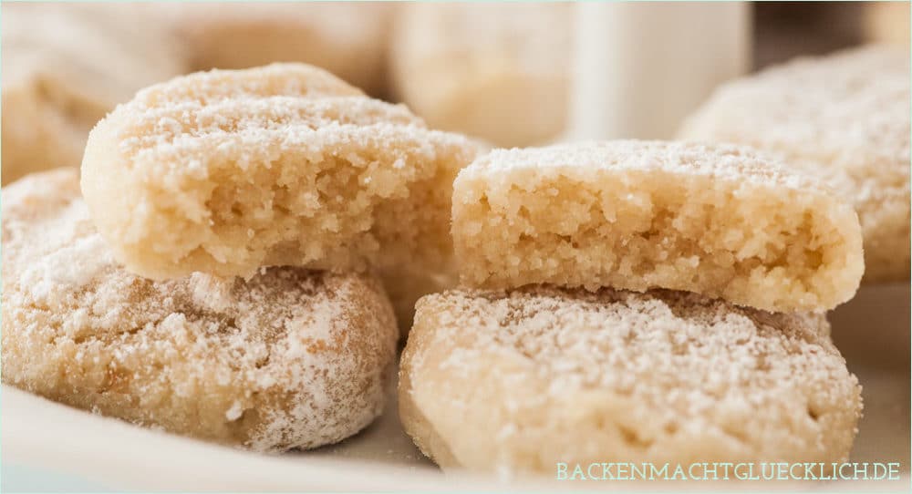 Ricciarelli di Siena sind feinste Mandelkekse mit weichem Kern. Ein tolles Original Ricciarelli-Rezept für das wunderbare Festtagsgebäck aus Italien!