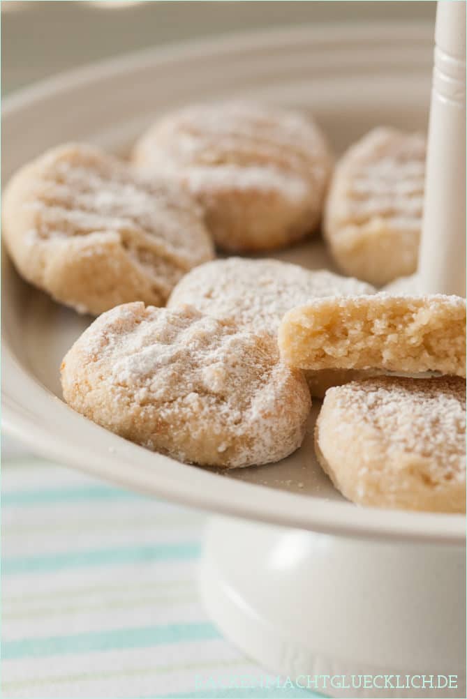 Ricciarelli di Siena sind feinste Mandelkekse mit weichem Kern. Ein tolles Original Ricciarelli-Rezept für das wunderbare Festtagsgebäck aus Italien!