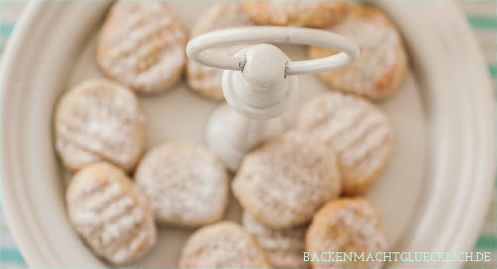 Ricciarelli di Siena sind feinste Mandelkekse mit weichem Kern. Ein tolles Original Ricciarelli-Rezept für das wunderbare Festtagsgebäck aus Italien!