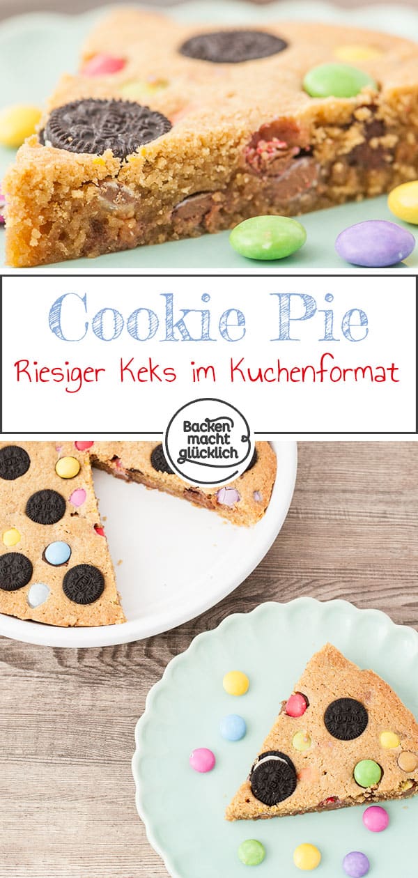 Ein riesiger Keks im Kuchenformat: Dieser amerikanische Cookie Pie ist die perfekte Kombi für alle, die Keksteig und Süßigkeiten lieben. Der Cookie Pie ist ein kunterbunter und schnell zubereiteter Hingucker für jede Party!