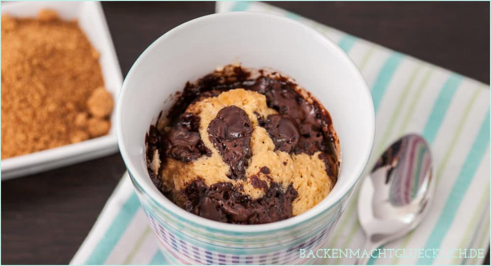 Dieser Tassenkuchen ohne Mehl und Zucker ist innerhalb weniger Minuten fertig. Der schnelle Low Carb Tassenkuchen aus der Mikrowelle ist genau das Richtige für den spontanen Süßhunger!