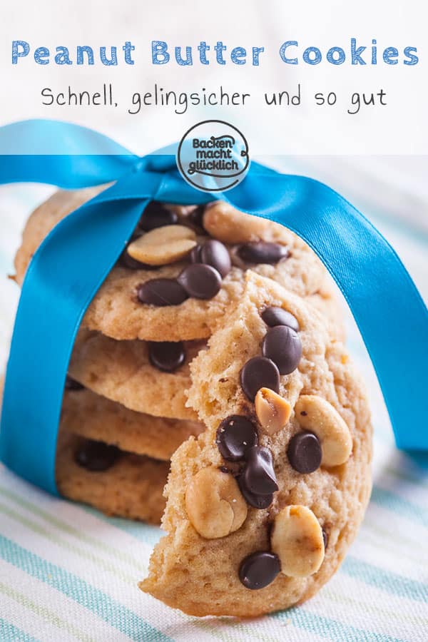 Diese Peanut Butter Cookies mit Erdnussbutter, Erdnüssen und Schokolade haben das Zeug dazu, zu euren Lieblingskeksen zu werden! Die schnellen Erdnussbutterkekse sind schön weich und knackig zugleich, supersündig und einfach nur lecker.