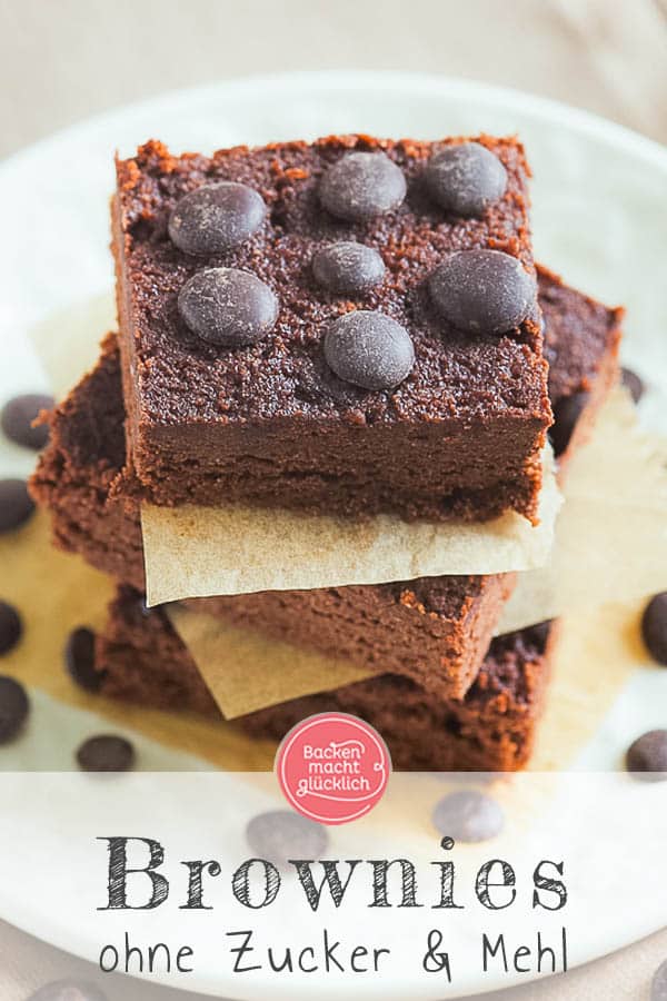 Dass Backen auch ganz ohne Zucker geht, beweisen diese köstlichen Low Carb Brownies. Statt Weizenmehl und Zucker kommen bei den köstlichen Schoko-Brownies nämlich Mandelmehl und Xylit zum Einsatz. Das Ergebnis überzeugt auf ganzer Linie! #brownies #lowcarb #ohnezucker #glutenfrei #gesund #backenmachtglücklich