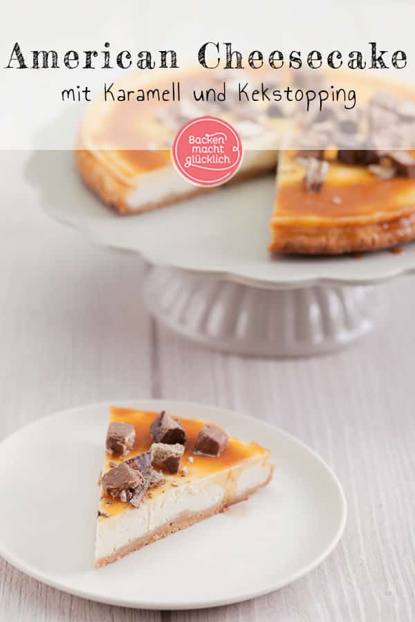 Tolles Rezept für einen perfekten amerikanischen Karamell Cheesecake. Der Käsekuchen mit Karamell und Kekstopping wird herrlich cremig, sahnig und kompakt – genau wie ein american Cheesecake sein soll.