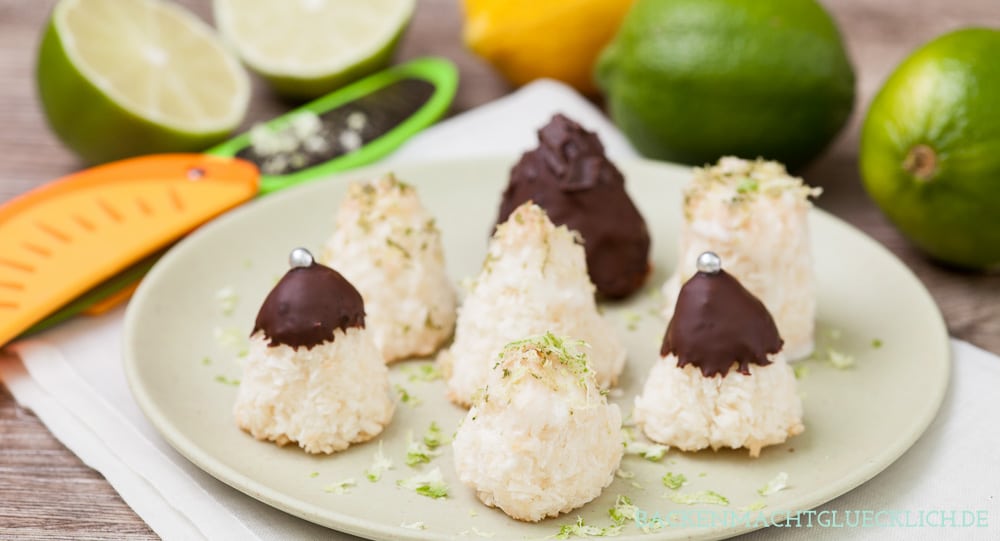 Kokosmakronen sind ein absoluter Klassiker in der Weihnachtsbäckerei. Wenn die Kokosmakronen gut gemacht sind, sind sie schön weich und saftig. So wie diese für mich besten Kokosmakronen. Einfach, unkompliziert, sehr variabel. Und natürlich sind die saftigen Kokosmakronen richtig lecker! 