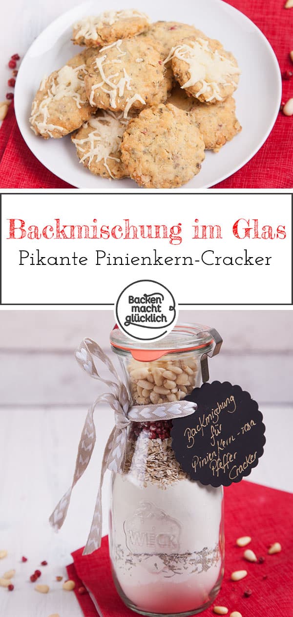 Tolles Rezept für eine pikante Backmischung im Glas. Die Backmischung eignet sich ideal als Geschenk oder Mitbrinsel aus der Küche. Mit dieser pikanten Backmischung im Glas lassen sich leckere Pinienkern-Cracker backen.