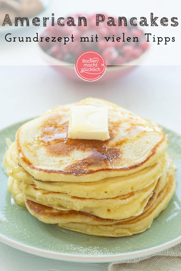 Diese Pancakes werden richtig schön fluffig, weich und dick. Das einfache Grundrezept für American Pancakes lässt sich wunderbar abwandeln. Die American Pancakes schmecken mit Sirup, Beeren, Schokolade und Co.