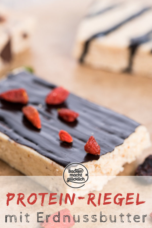Diese Erdnussbutter-Eiweißriegel sind kohlenhydratarm, proteinreich und glutenfrei. Außerdem sind die Low Carb Proteinriegel extrem lecker und schnell gemacht. Mit dem passenden Proteinpulver werden die Eiweißriegel sogar vegan.