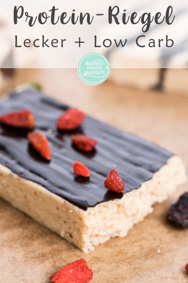 Diese Erdnussbutter-Eiweißriegel sind kohlenhydratarm, proteinreich und glutenfrei. Außerdem sind die Low Carb Proteinriegel extrem lecker und schnell gemacht. Mit dem passenden Proteinpulver werden die Eiweißriegel sogar vegan.
